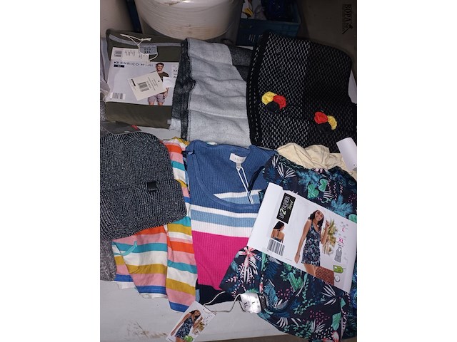 Lot 235 - kledij dames en heren. 24 stuks - afbeelding 5 van  5