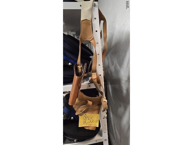 Lot 235 - pistool houders 2 stuks - afbeelding 1 van  3