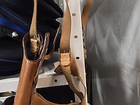 Lot 235 - pistool houders 2 stuks - afbeelding 1 van  3