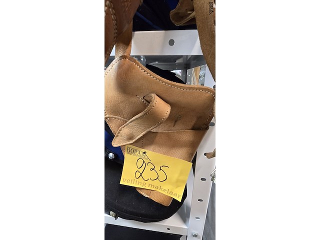 Lot 235 - pistool houders 2 stuks - afbeelding 2 van  3