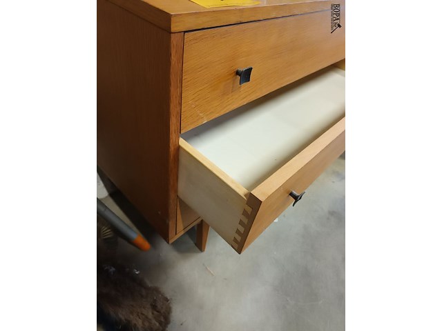 Lot 235 - vintage ladekast met opzet boekenkast - afbeelding 4 van  4