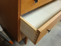 Lot 235 - vintage ladekast met opzet boekenkast - afbeelding 4 van  4