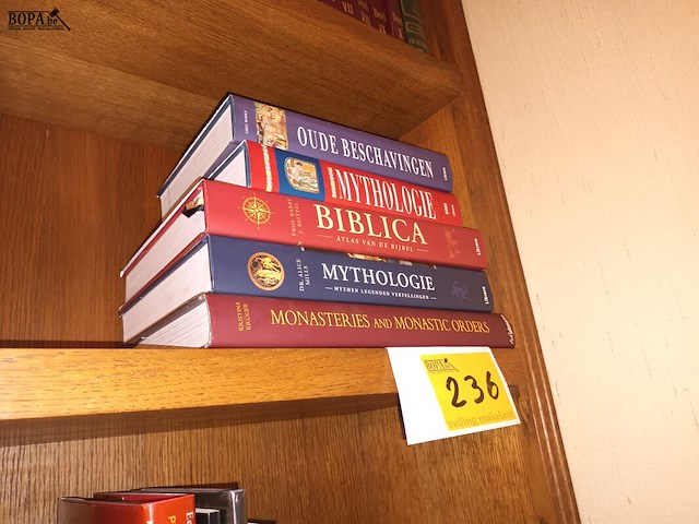 Lot 236 - boeken mythologie en religie. 5 stuks - afbeelding 3 van  3