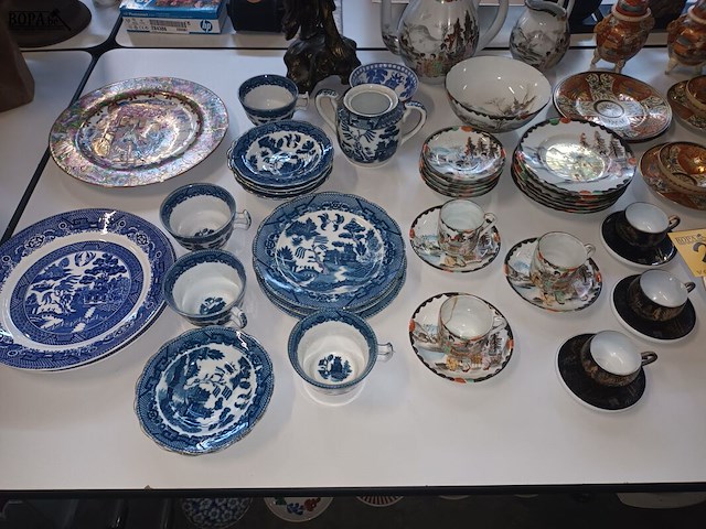 Lot 236 - chinese decoratie en servies. 70 stuks - afbeelding 2 van  6