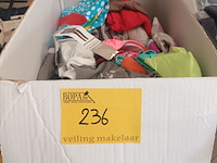 Lot 236 - nieuwe nachtkledij. 1 doos - afbeelding 1 van  3