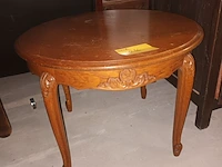 Lot 236 - ronde salontafel