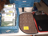 Lot 236 - tuinschermen en matten. 7 stuks - afbeelding 1 van  6