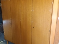 Lot 236 - vintage kleerkast met 4 deuren - afbeelding 1 van  5
