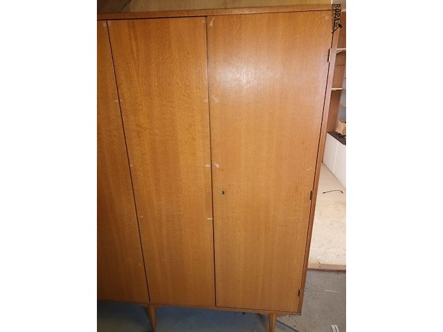 Lot 236 - vintage kleerkast met 4 deuren - afbeelding 3 van  5