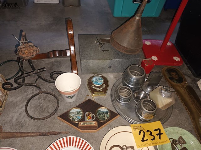 Lot 237 - brocante. 26 stuks - afbeelding 3 van  4