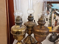 Lot 237 - koperen olielampen. 3 stuks - afbeelding 2 van  5