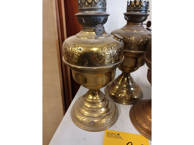 Lot 237 - koperen olielampen. 3 stuks - afbeelding 3 van  5