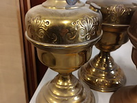 Lot 237 - koperen olielampen. 3 stuks - afbeelding 3 van  5