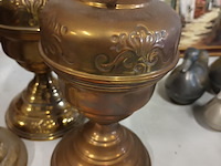 Lot 237 - koperen olielampen. 3 stuks - afbeelding 4 van  5