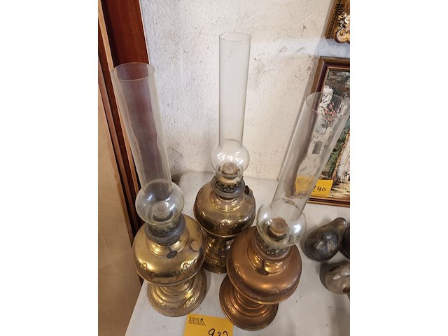 Lot 237 - koperen olielampen. 3 stuks - afbeelding 5 van  5