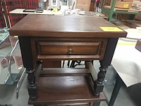 Lot 237 - nachtkastjes. 2 stuks - afbeelding 2 van  3