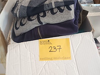 Lot 237 - nieuwe kledij. 1 doos - afbeelding 1 van  3