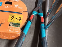 Lot 237 - snoeischaar en tuinslang - afbeelding 2 van  3