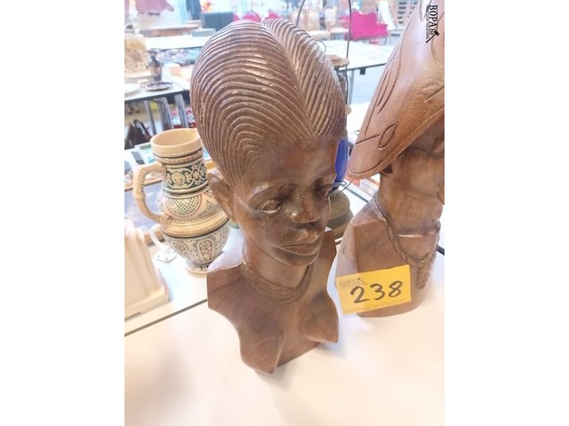 Lot 238 - afrikaanse beelden. 2 stuks - afbeelding 2 van  4