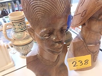 Lot 238 - afrikaanse beelden. 2 stuks - afbeelding 2 van  4