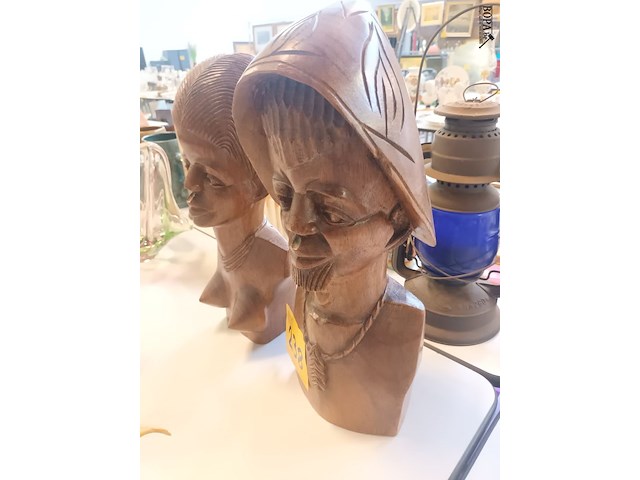 Lot 238 - afrikaanse beelden. 2 stuks - afbeelding 3 van  4