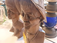 Lot 238 - afrikaanse beelden. 2 stuks - afbeelding 3 van  4