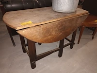 Lot 238 - antieke houten klaptafel - afbeelding 2 van  3