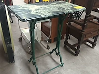 Lot 238 - bistro tafel