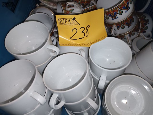 Lot 238 - divers koffieservies - afbeelding 2 van  5