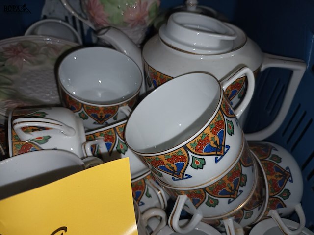 Lot 238 - divers koffieservies - afbeelding 3 van  5