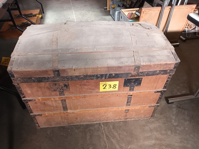 Lot 238 - houten koffer - afbeelding 1 van  4
