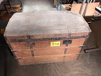 Lot 238 - houten koffer - afbeelding 1 van  4