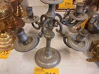 Lot 238 - kandelaar in tin - afbeelding 1 van  3