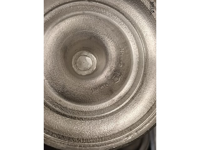 Lot 238 - kandelaar in tin - afbeelding 3 van  3