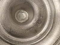 Lot 238 - kandelaar in tin - afbeelding 3 van  3