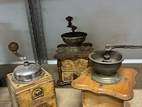 Lot 238 - retro koffiemolentjes - 3 stuks