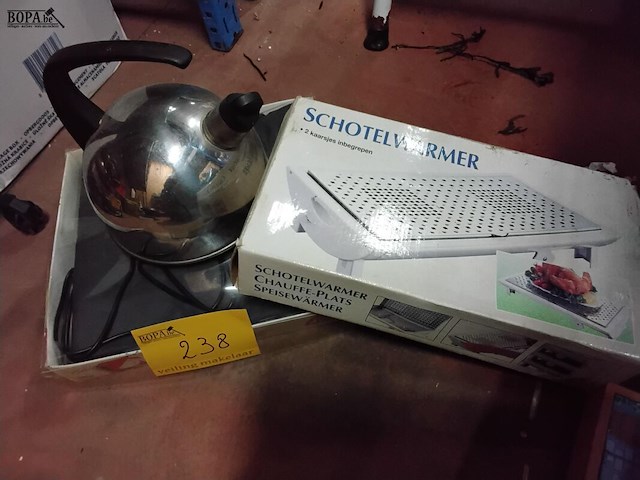 Lot 238 - schotelverwarmer, bordenwarmer en waterkoker - afbeelding 1 van  1