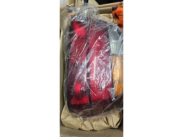 Lot 239 - achterlichten bmw links en rechts - afbeelding 3 van  3