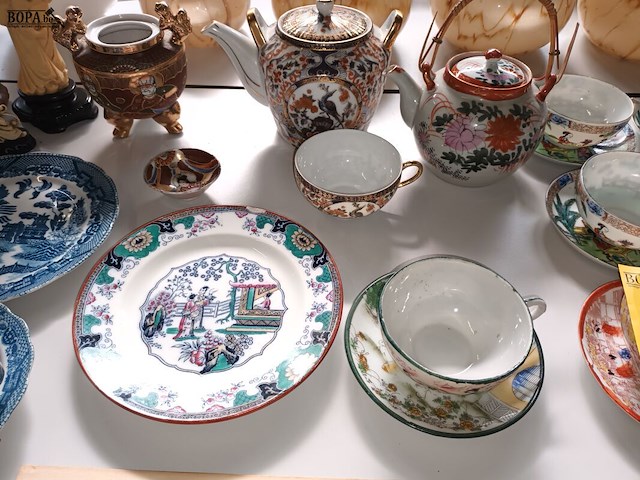 Lot 239 - chinese decoratie en servies. 50 stuks - afbeelding 7 van  7