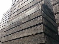 Lot 239 - houten kist met houtrestanten. 6 stuks