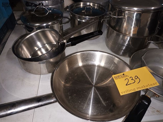 Lot 239 - kookpotten en pannen. 16 stuks - afbeelding 2 van  5