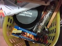 Lot 239 - lot bbq benodigheden allerlei - afbeelding 1 van  4