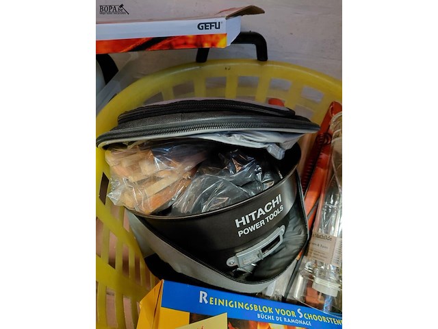 Lot 239 - lot bbq benodigheden allerlei - afbeelding 4 van  4