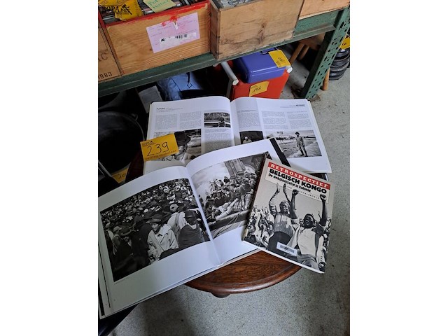 Lot 239 - lot boeken belgisch congo / samenwerking equador in fotoboek - afbeelding 1 van  1