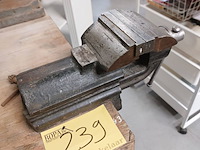 Lot 239 - werkbank met bankschroef - afbeelding 2 van  2