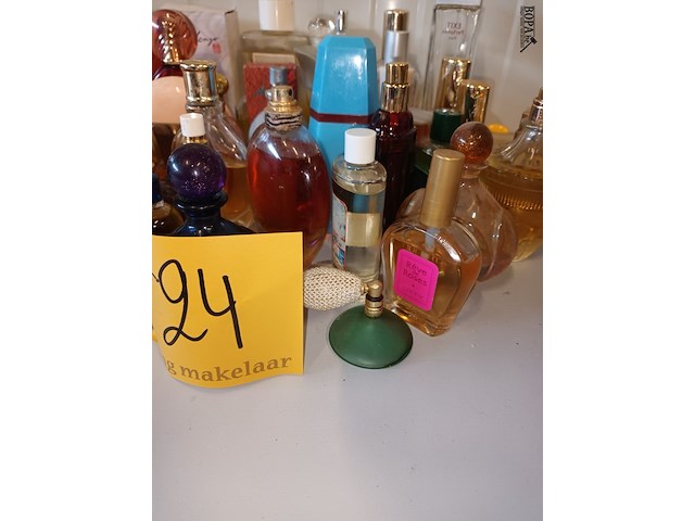 Lot 24 - aangebroken parfum flesjes. 50 stuks - afbeelding 3 van  6