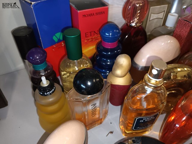 Lot 24 - aangebroken parfum flesjes. 50 stuks - afbeelding 5 van  6