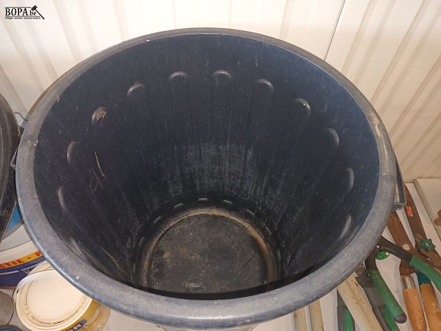 Lot 24 - afvalbak met deksel - afbeelding 3 van  3