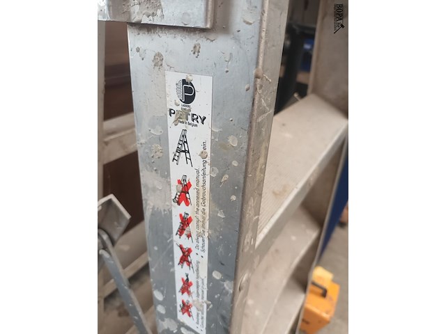 Lot 24 - aluminium dubbele trapladder - afbeelding 4 van  5