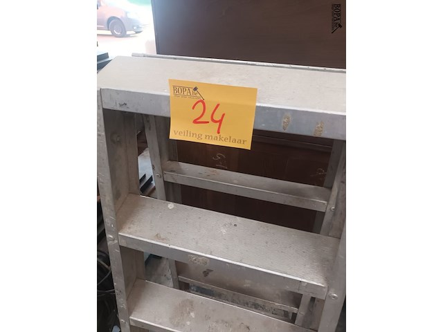 Lot 24 - aluminium dubbele trapladder - afbeelding 5 van  5